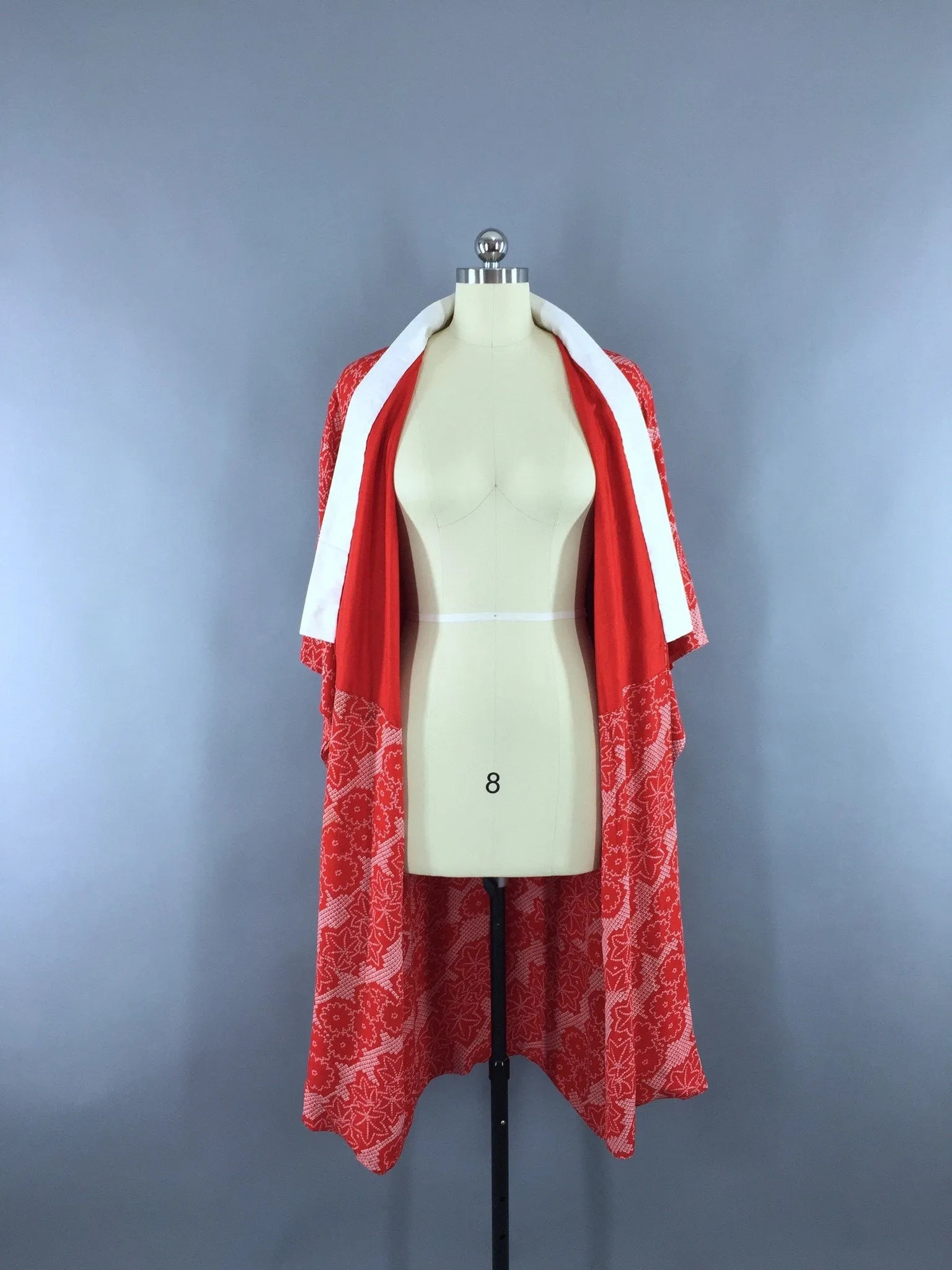 1940s Vintage Silk Kimono Robe in Red Floral Print Shibori