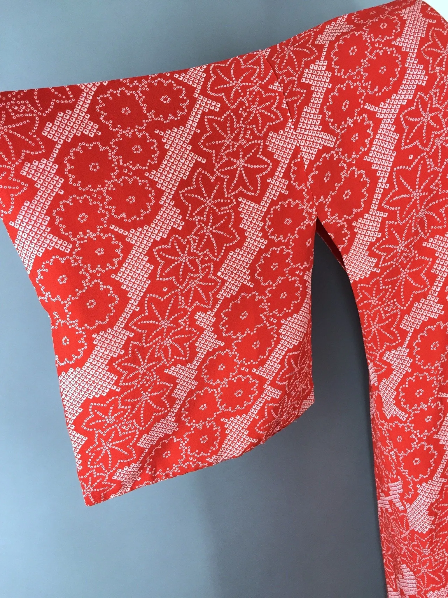 1940s Vintage Silk Kimono Robe in Red Floral Print Shibori
