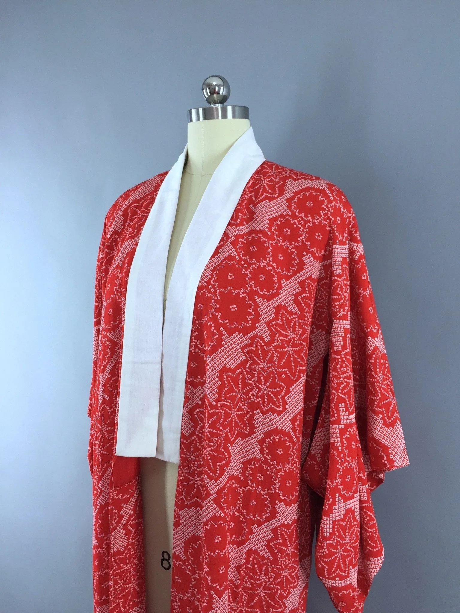 1940s Vintage Silk Kimono Robe in Red Floral Print Shibori