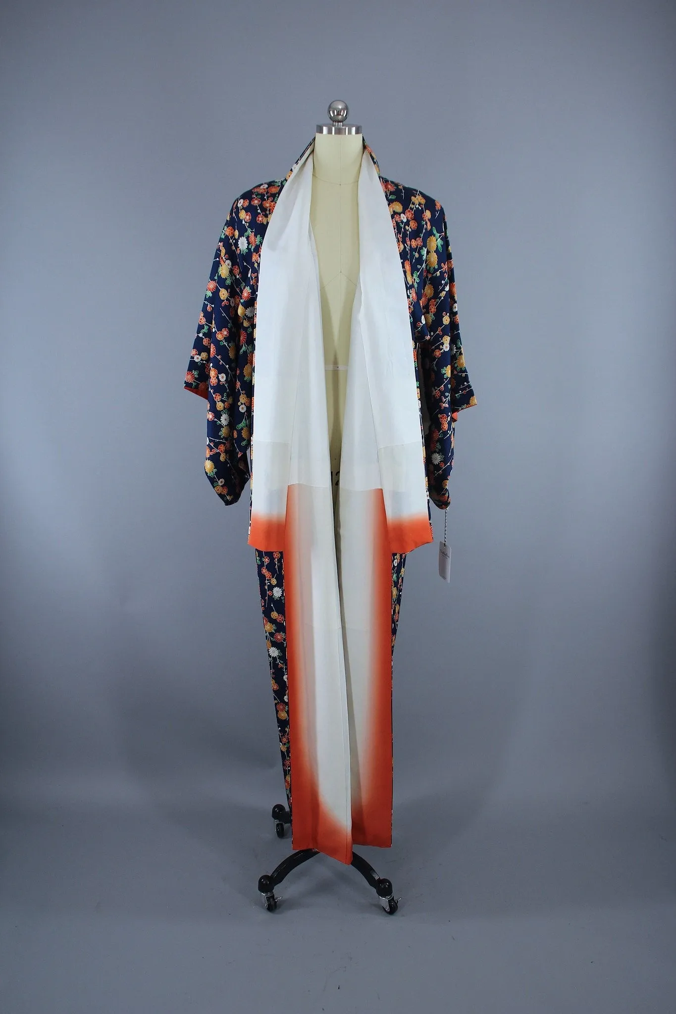1950s Vintage Silk Kimono Robe / Blue Floral Daisy Chains