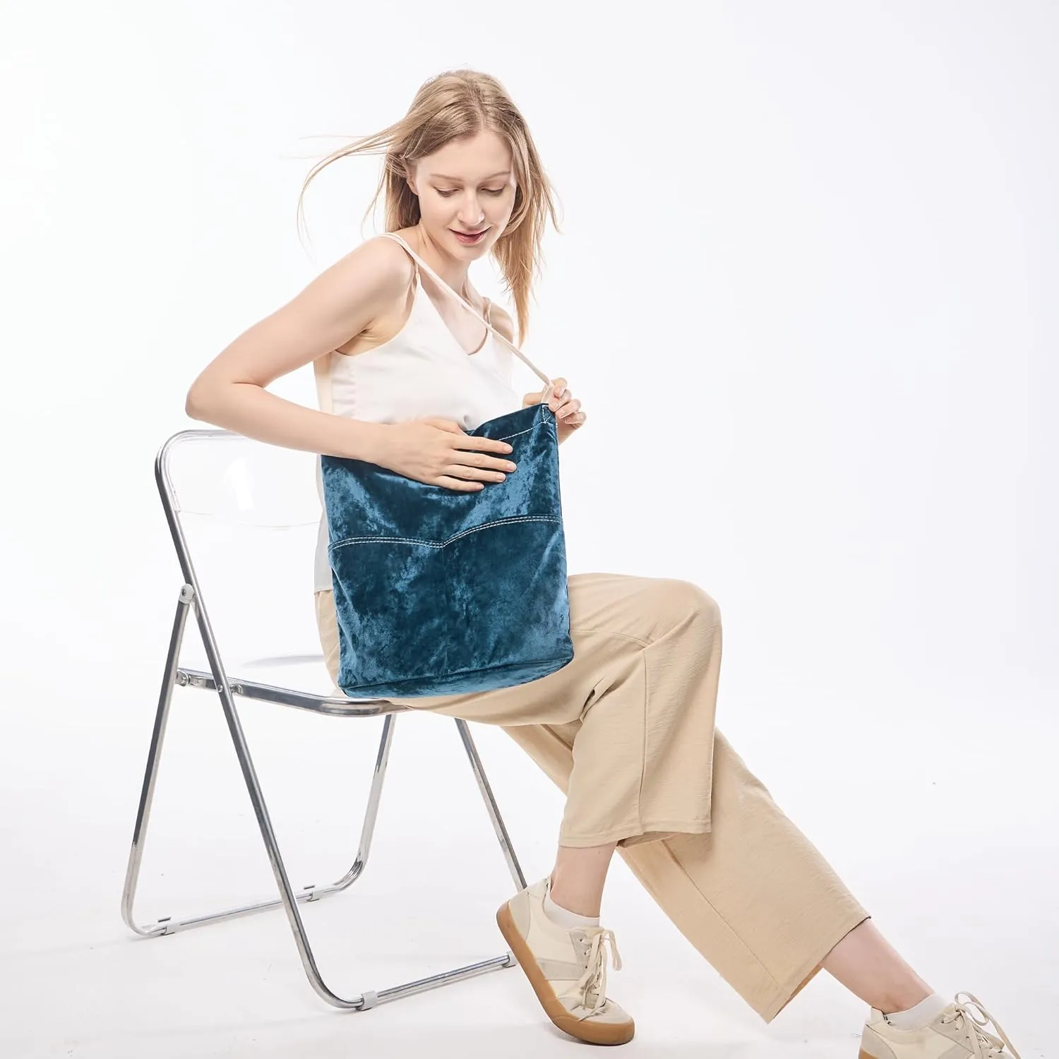 Soft Velvet Plushed Tote Bag for Women Hobo Bag Durable Shoulder Bag with Buckle for College Travel Handbag