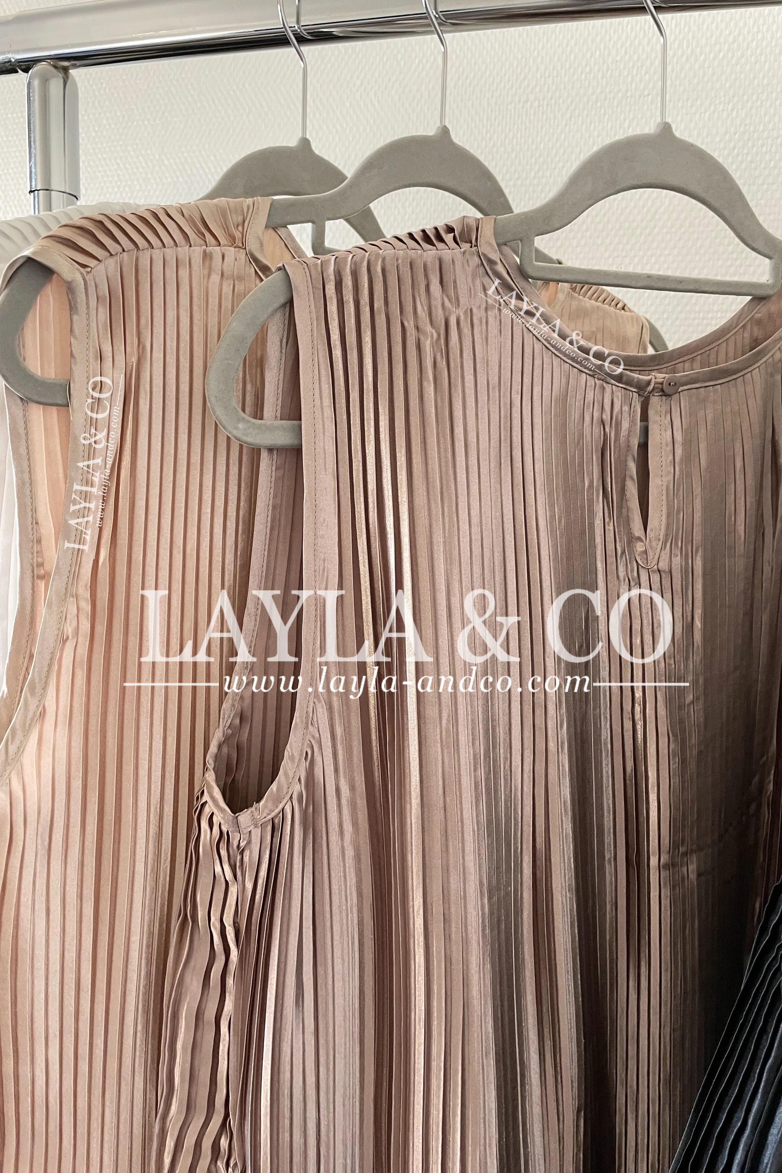 Sous robe satinée plissée