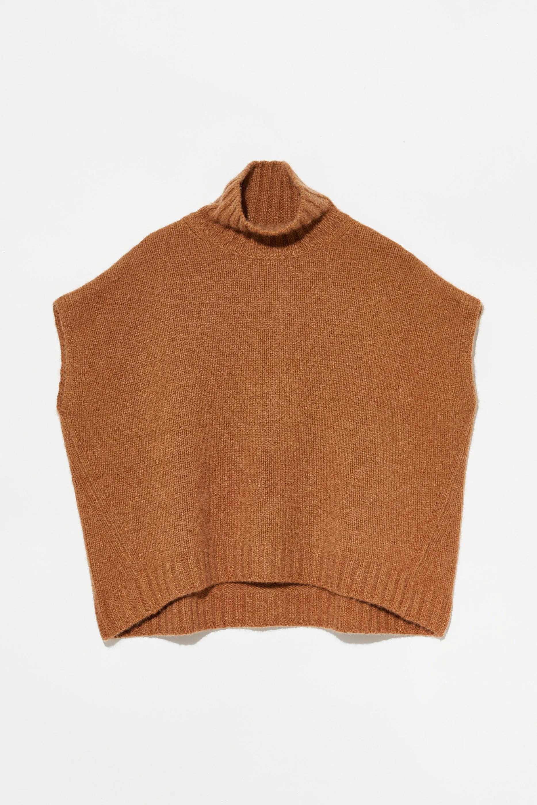 T Neck Gilet in Vicuna