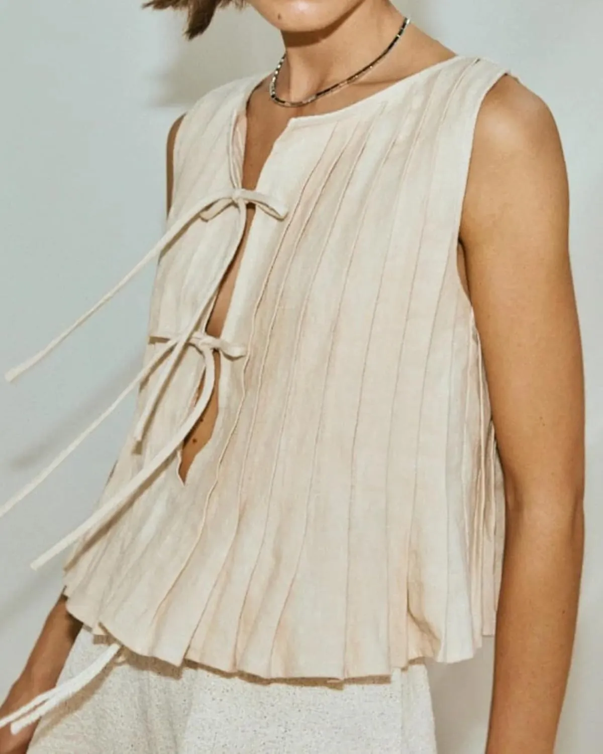 Women Sleeveless Pleated Front Tie Linen Top Y2k Coquette Bow Tie Tank Top Aesthetic Solid Knotted Tie Up Vest